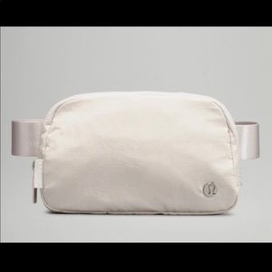 Lululemon everywhere belt bag